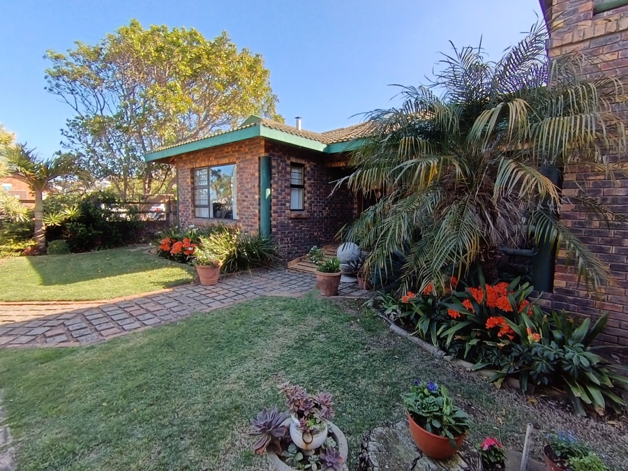 3 Bedroom Property for Sale in Wavecrest Eastern Cape